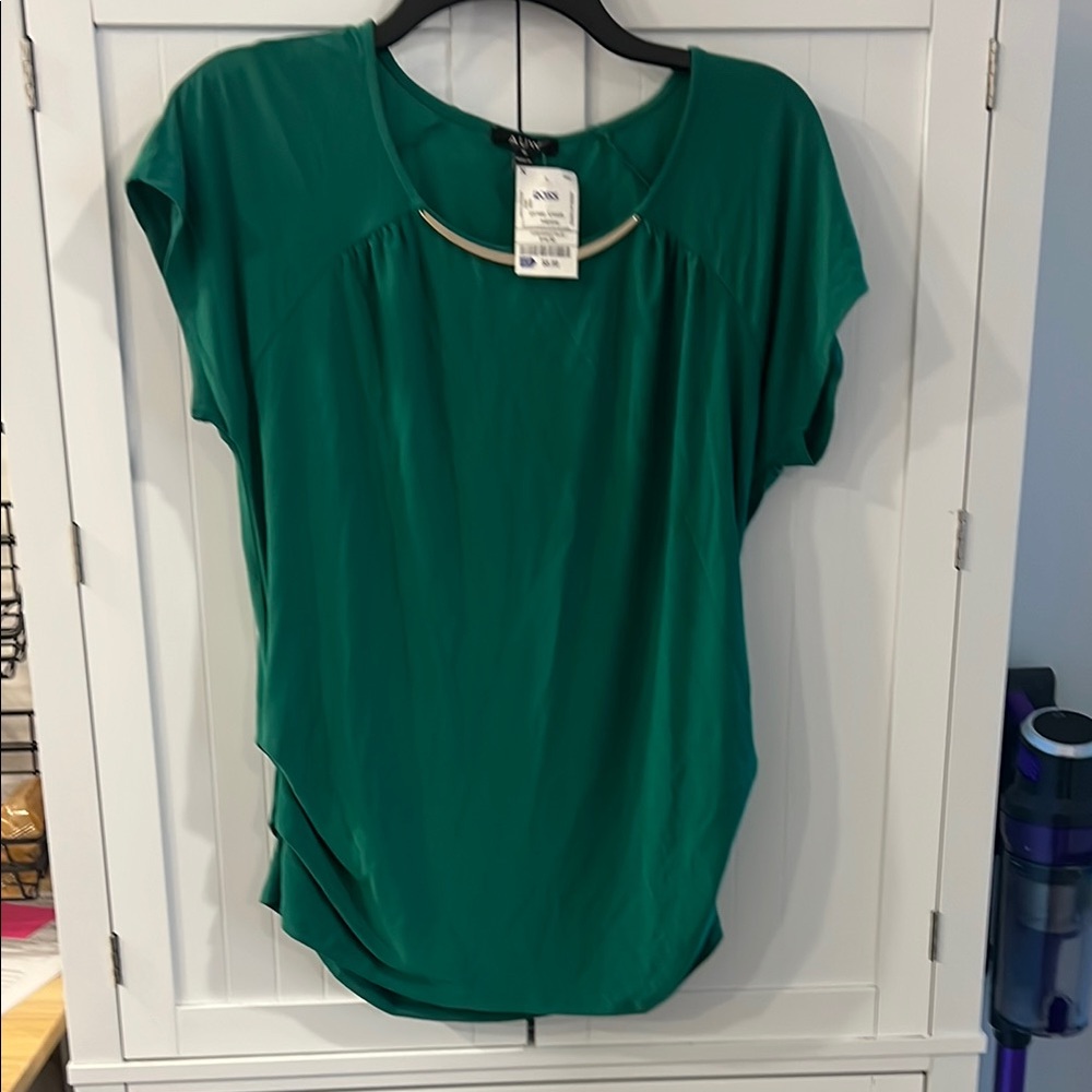 AUW Women's Green Short Sleeve Top